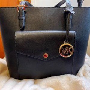 MICHAEL KORS EUC BLACK LEATHER TOTE